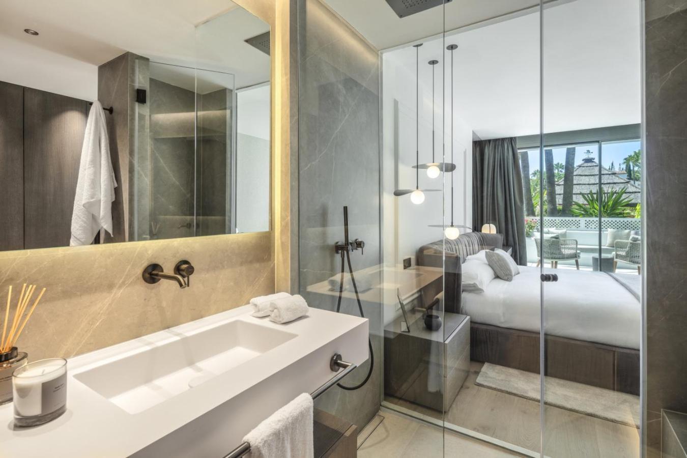 Elegant 3- Bedroom In Puente Appartement